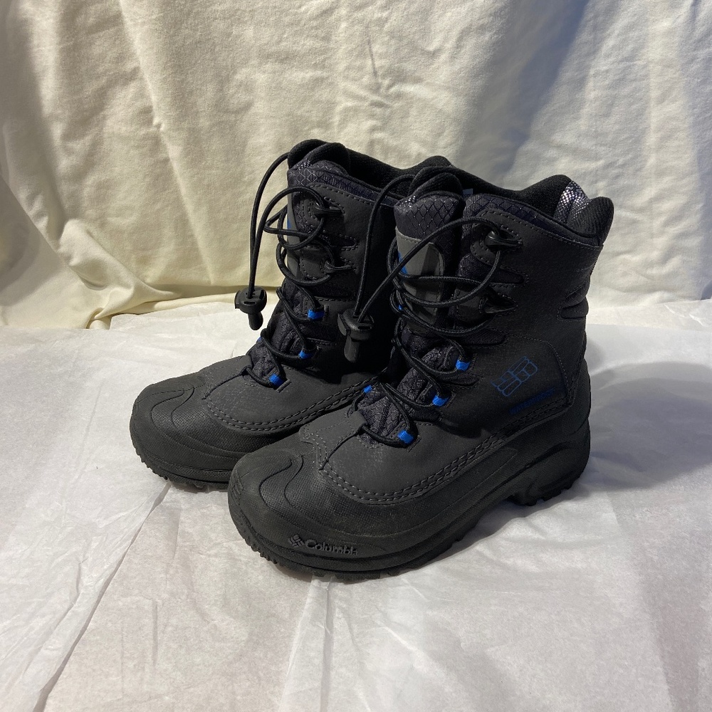 Columbia 200 gram Boots Size 4